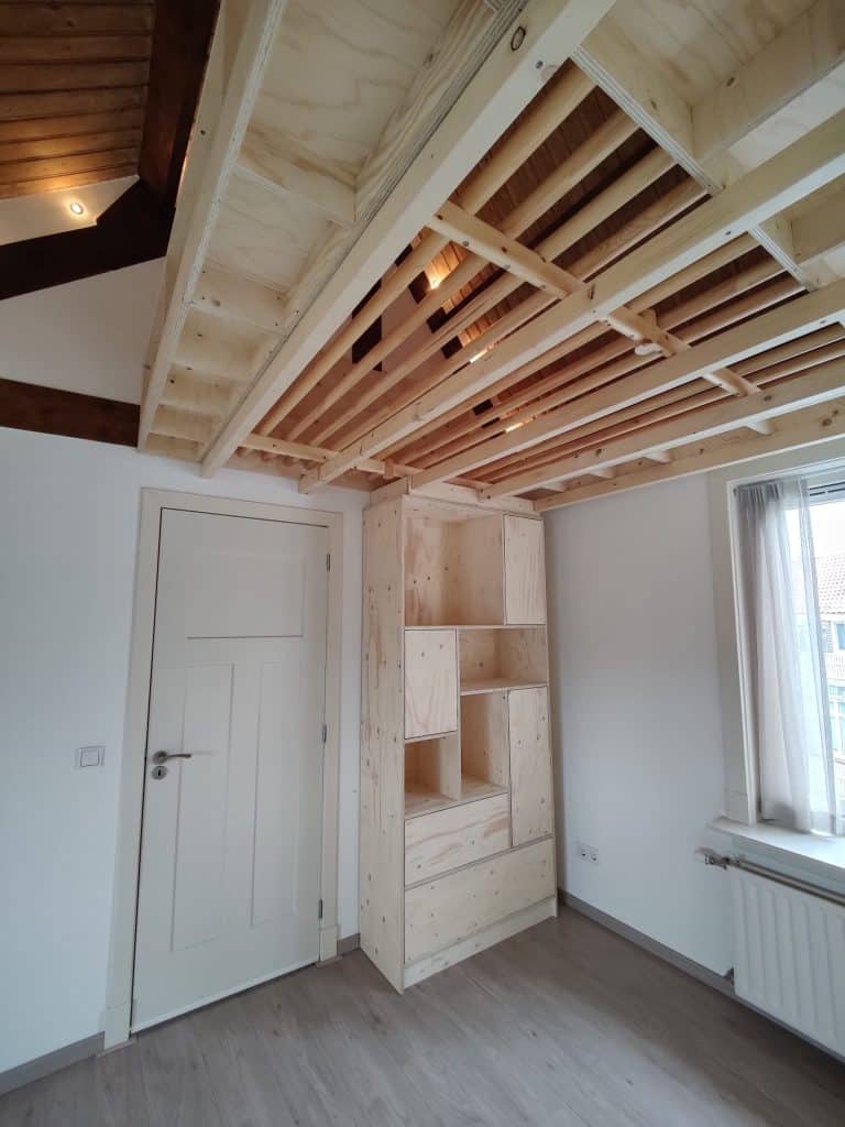 Gebruik van ruimte onder bed, kast en bed Schiedam